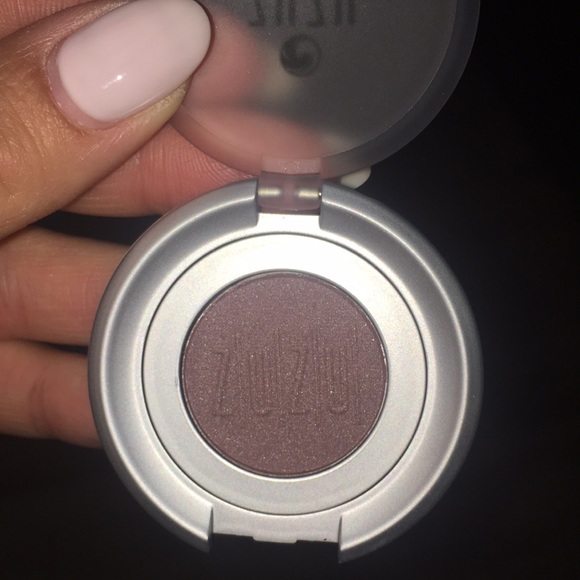 ZUZU Luxe Eyeshadow in the color Odyssey - Picture 3 of 5